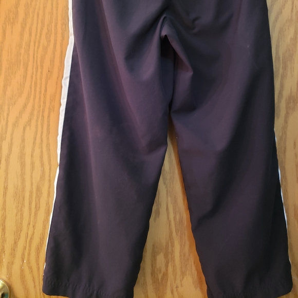 Cute Nike jogger pants, very soft capri length, great condition. Size small. - Picture 6 of 7